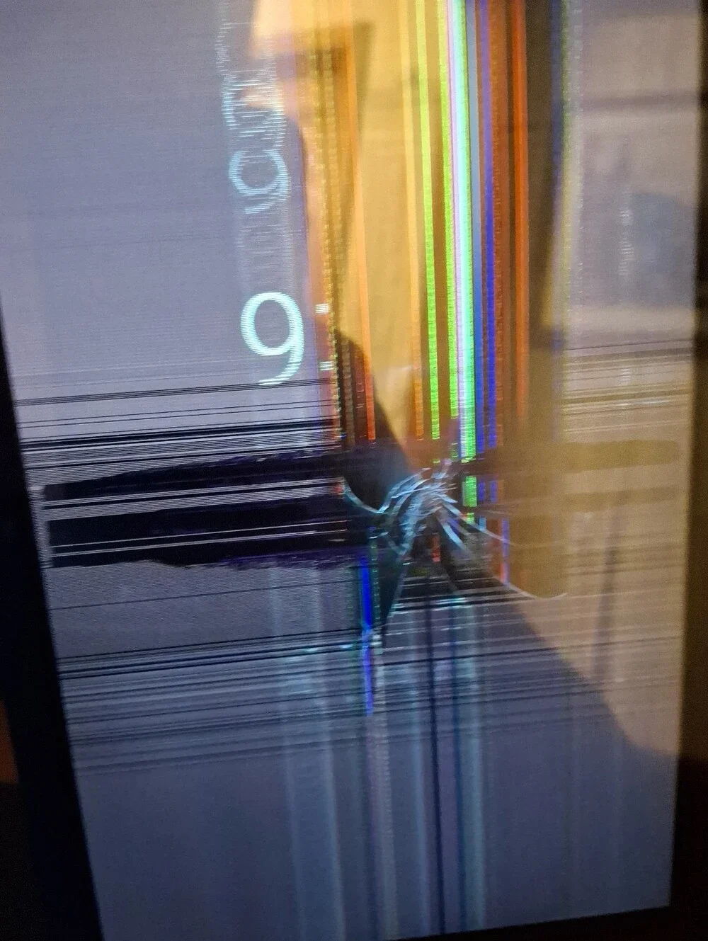Parts Only Fire HD 8 Tablet with Cracked, Distorted Display For PARTS ONLY